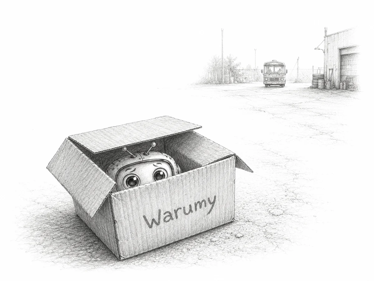 Der kleine Roboter Warumy schaut vorsichtig aus einem Karton
